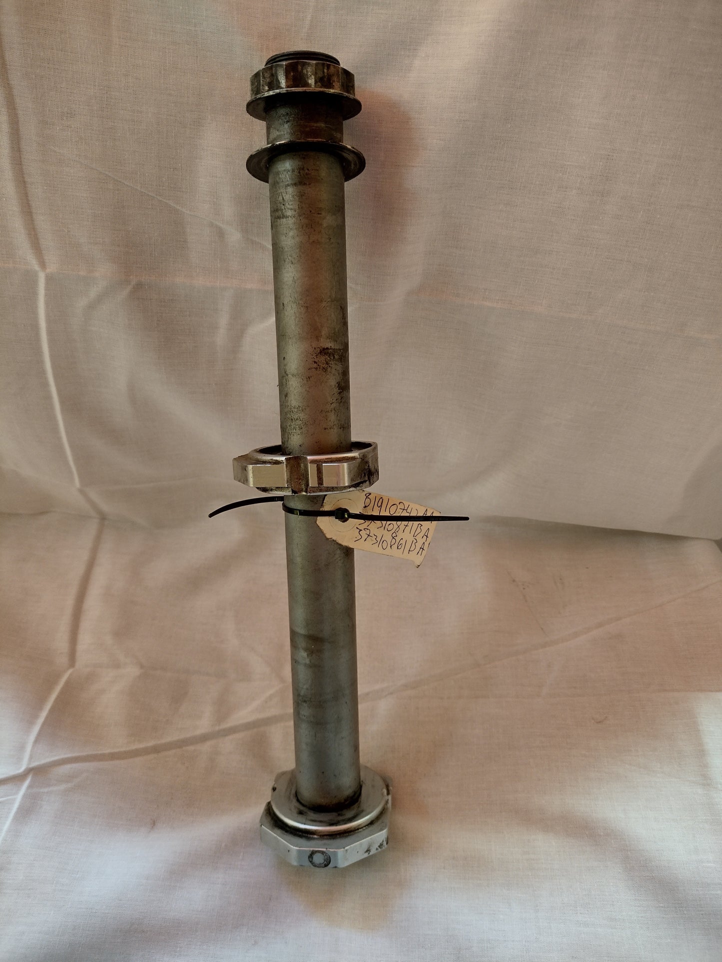 Rear wheel spindle 8191742AA