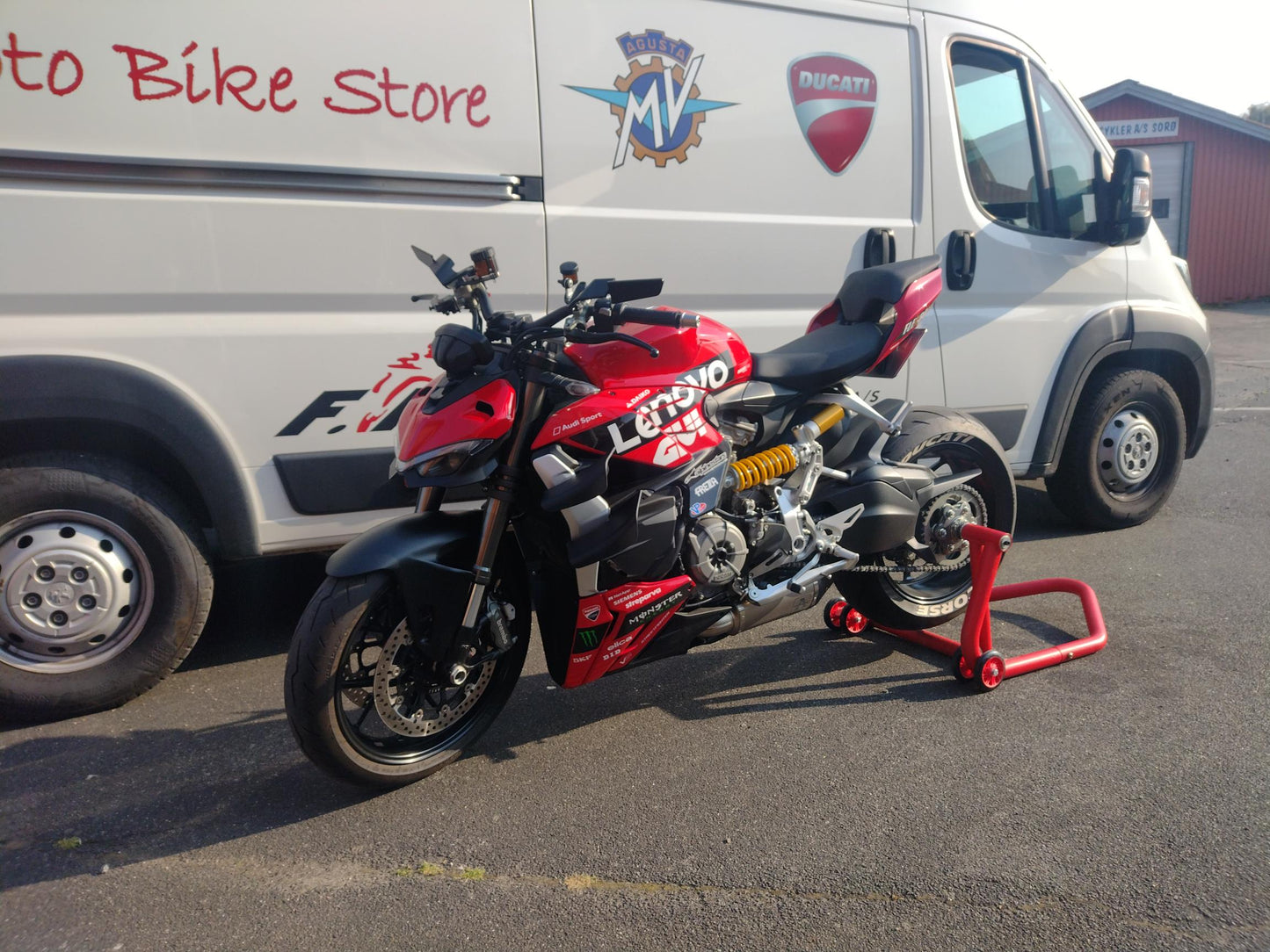 Ducati Streetfighter V2