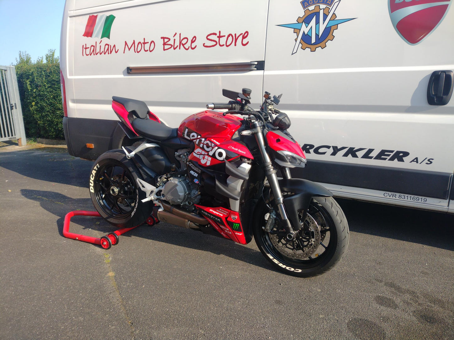 Ducati Streetfighter V2