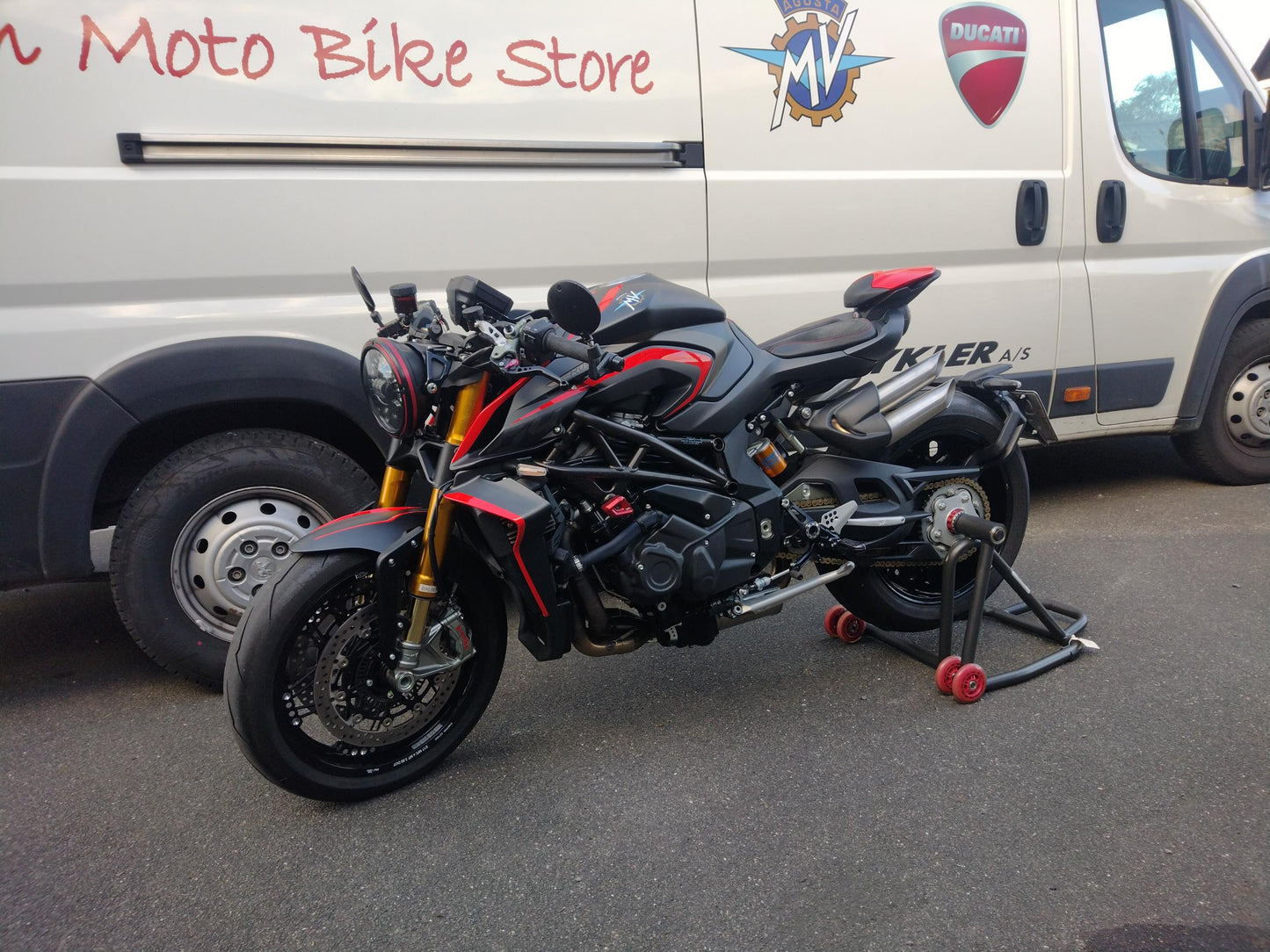 MV Agusta Rush 1000
