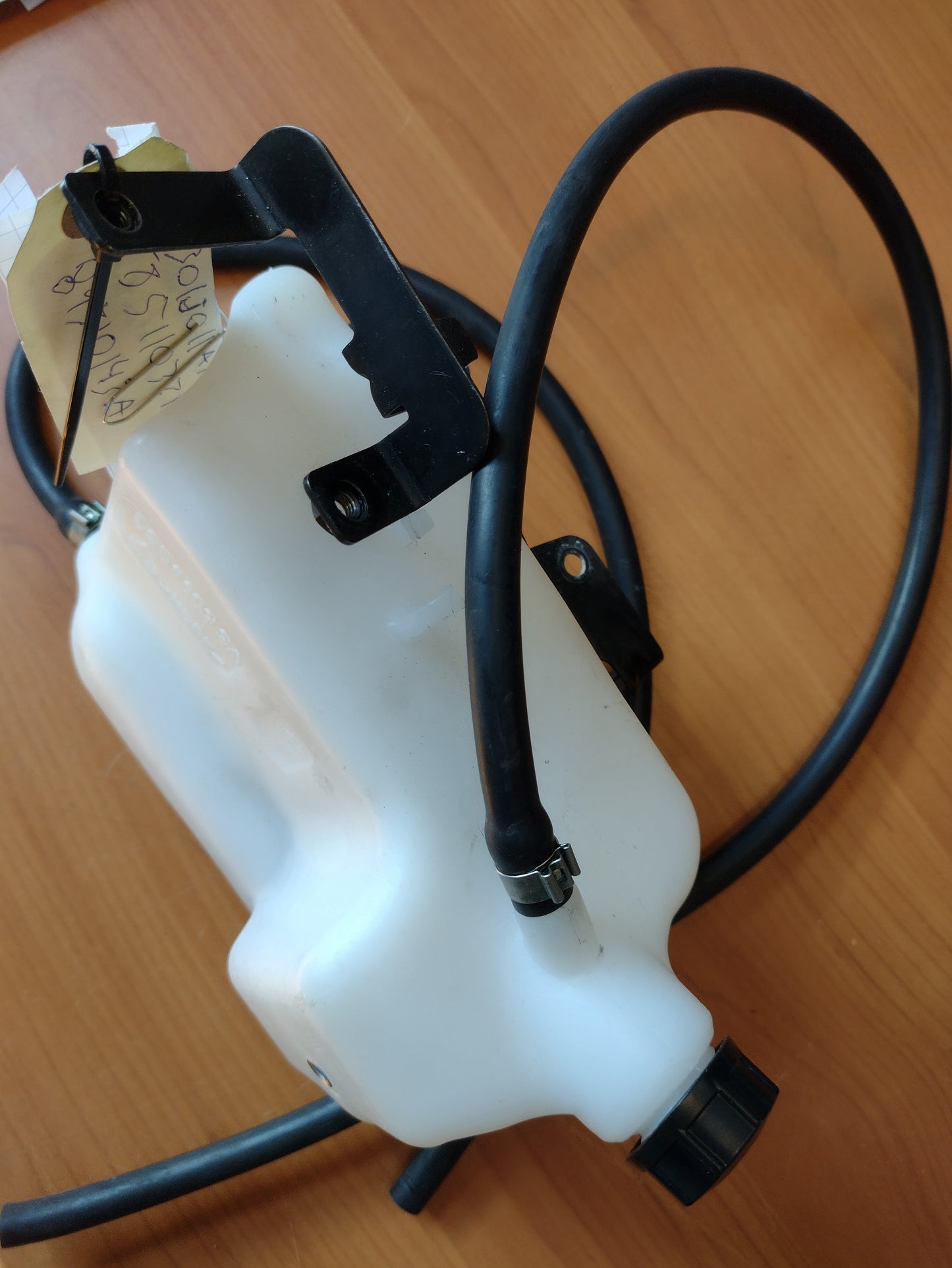 Tank water reservoir