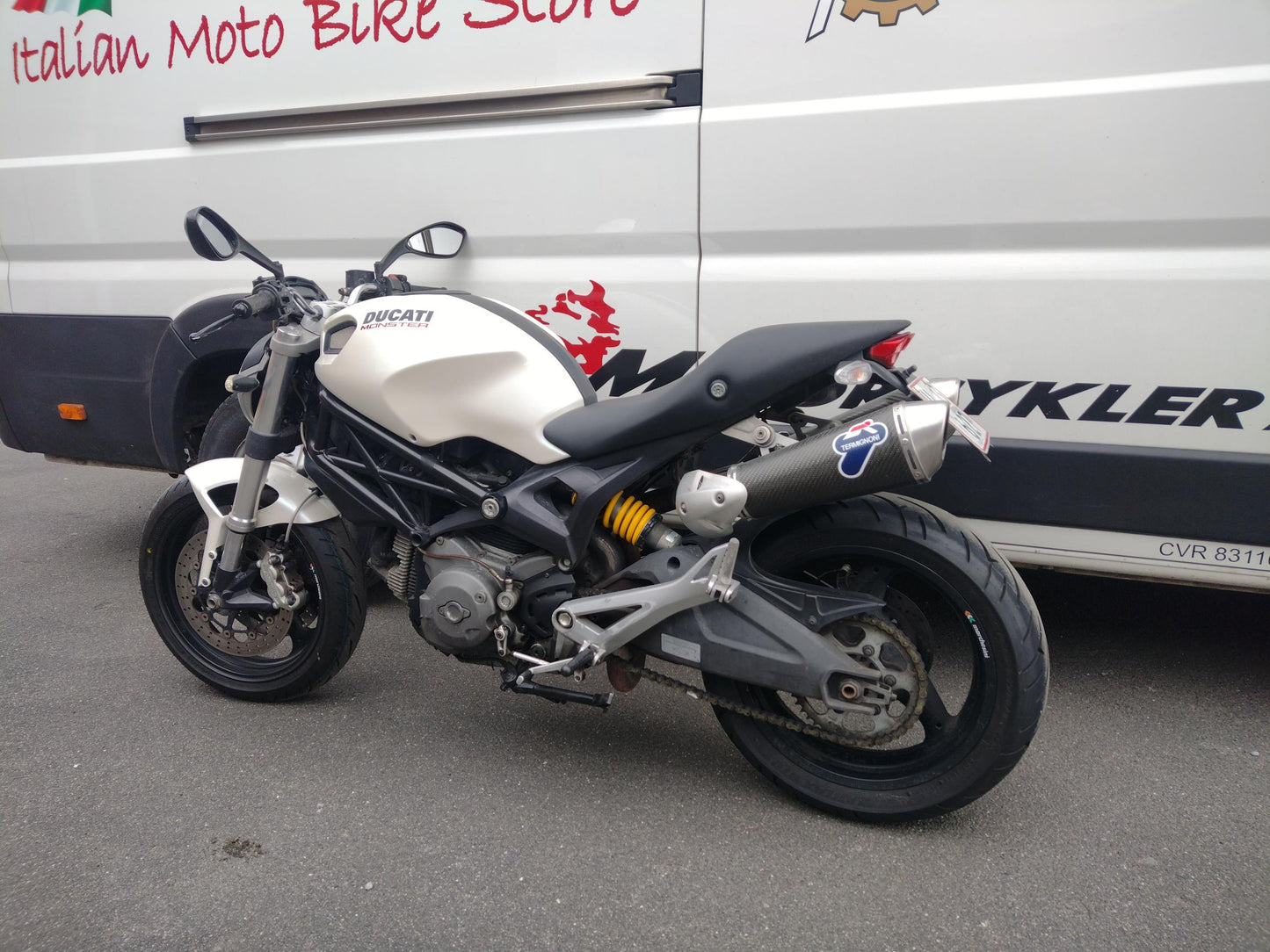 Ducati Monster 696