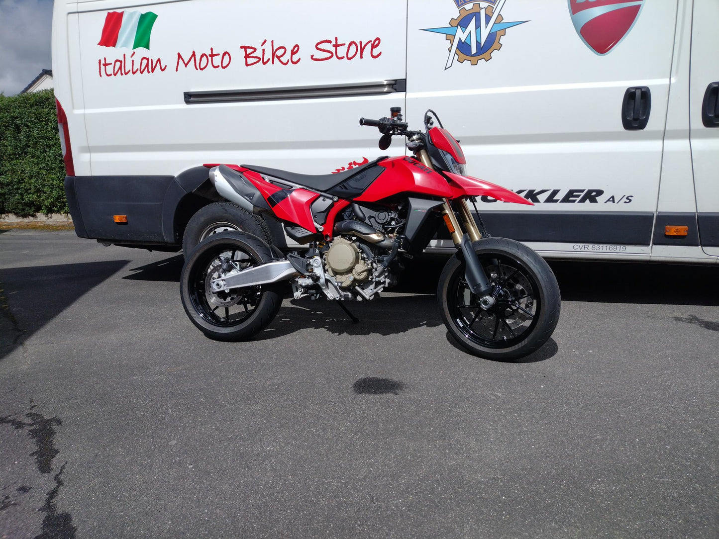 Ducati Hypermotard 698
