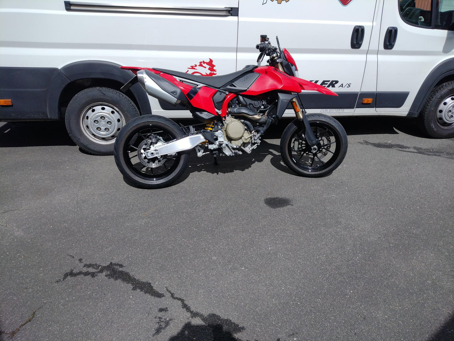 Ducati Hypermotard 698