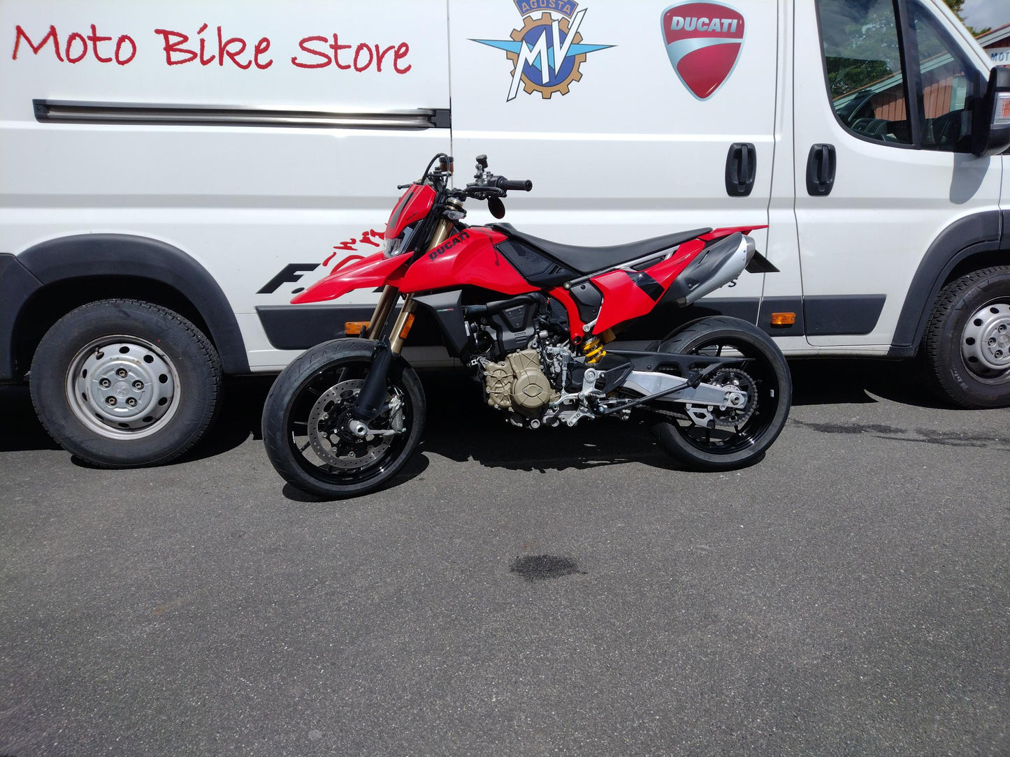 Ducati Hypermotard 698