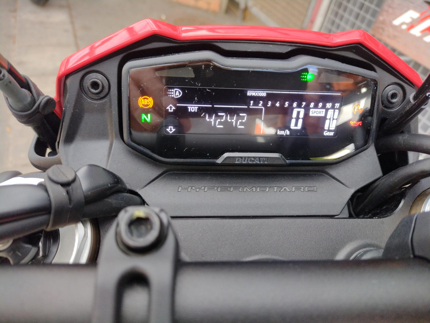 Ducati Hypermotard 698