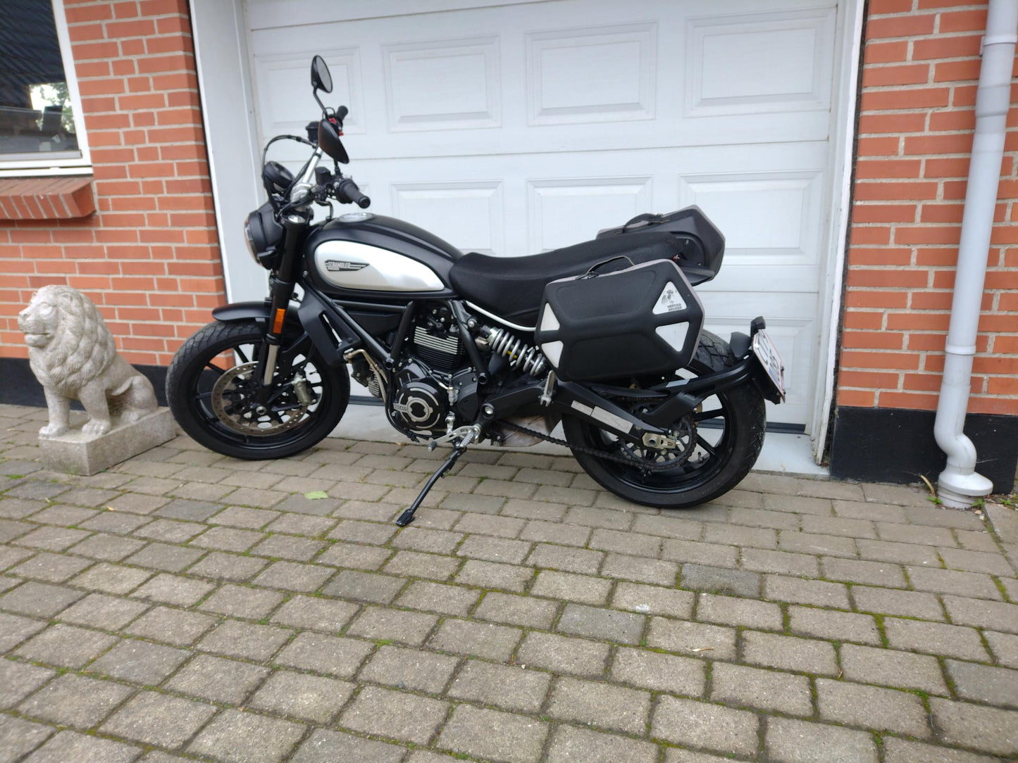 Ducati Scrambler Icon Dark