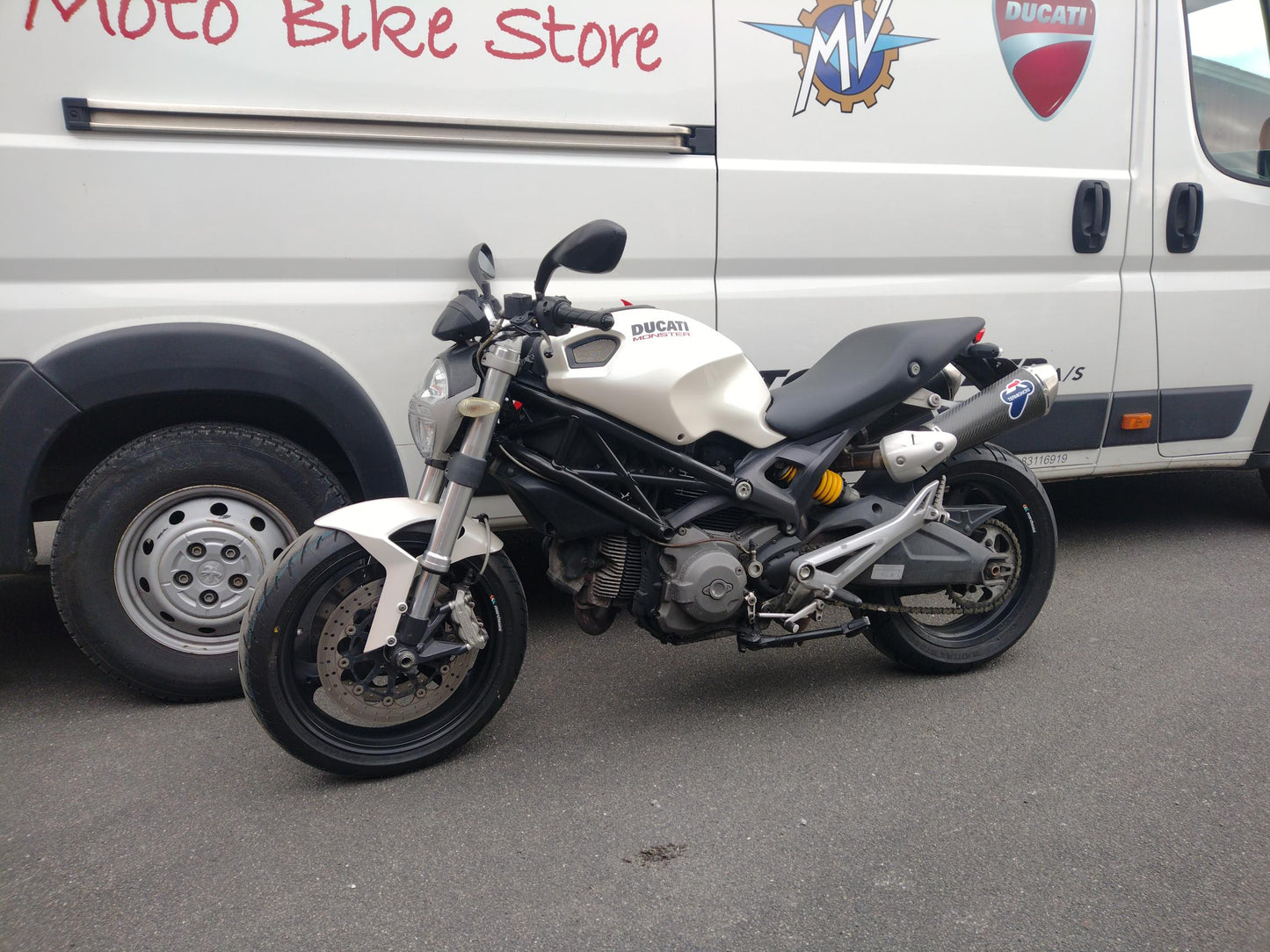 Ducati Monster 696